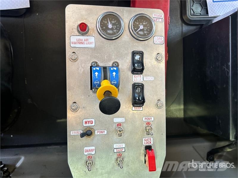Mack GR64B Granite 8x4 Tri/A Dump Truck Kiper tovornjaki