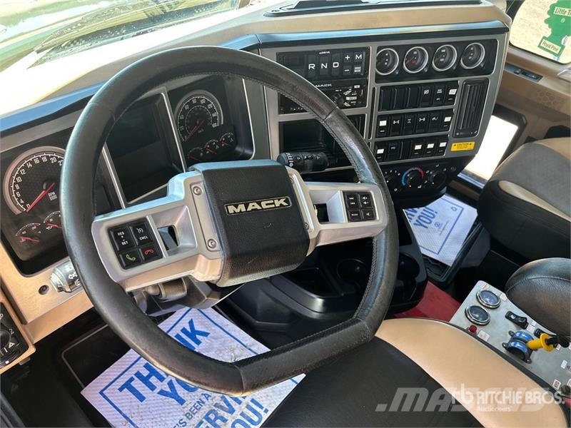 Mack GR64B Granite 8x4 Tri/A Dump Truck Kiper tovornjaki