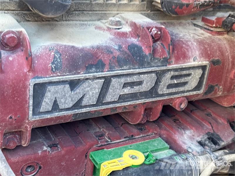 Mack GR64B Granite 8x4 Tri/A Dump Truck Kiper tovornjaki