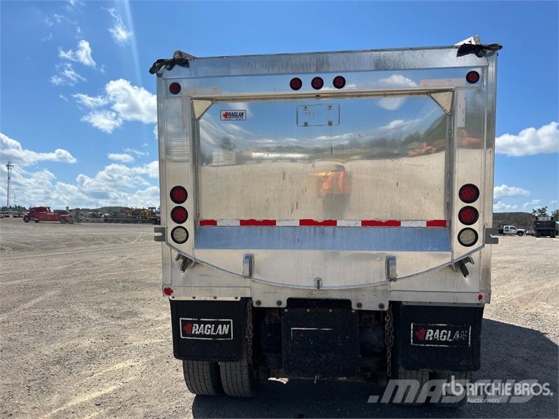 Mack GR64B Granite 8x4 Tri/A Dump Truck Kiper tovornjaki