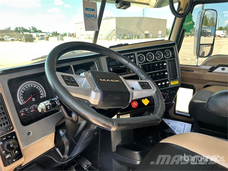Mack GR64B Granite 8x4 Tri/A Dump Truck Kiper tovornjaki
