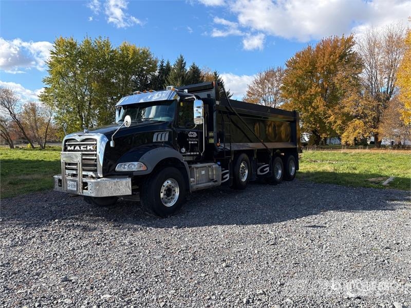Mack Granite Kipper