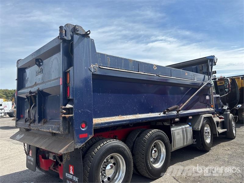 Mack Granite 8x4 Twin-Steer T/A Dump Truck Kipper