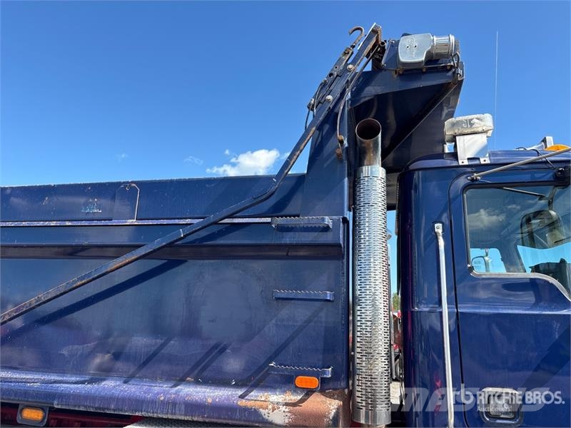 Mack Granite 8x4 Twin-Steer T/A Dump Truck Lastbiler med tip