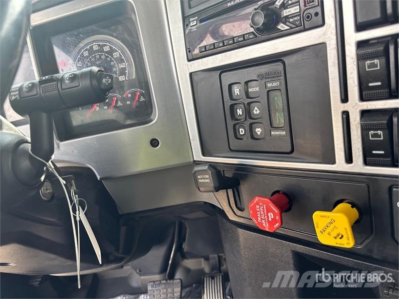 Mack Granite 8x4 Twin-Steer T/A Dump Truck Kipper