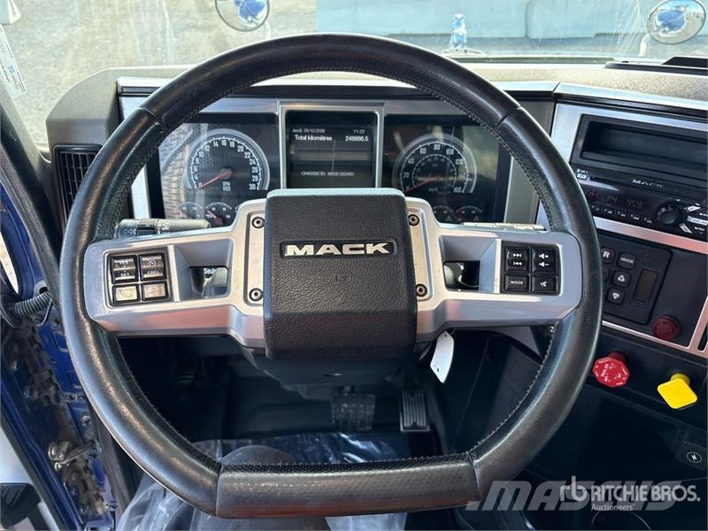 Mack Granite 8x4 Twin-Steer T/A Dump Truck Lastbiler med tip