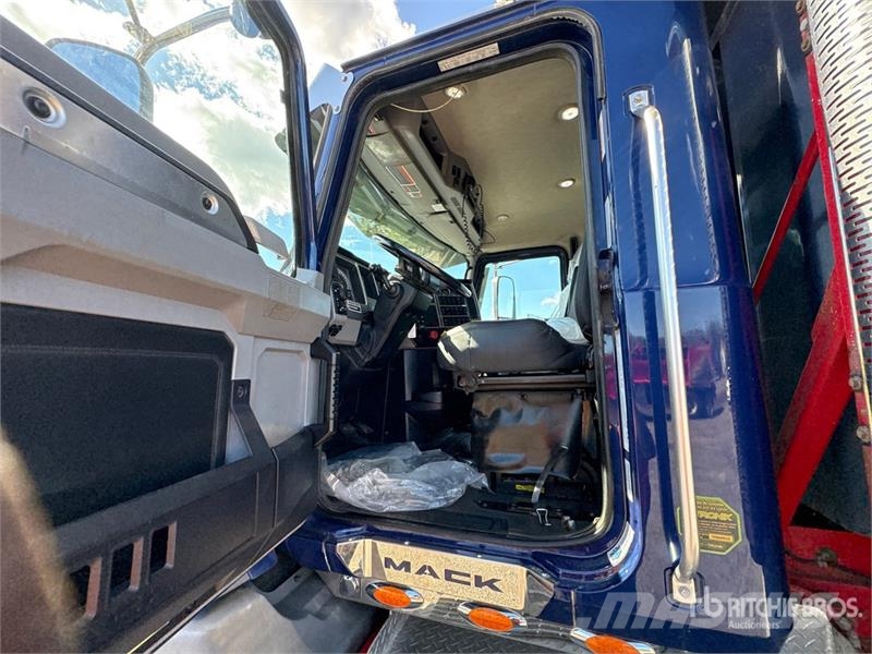 Mack Granite 8x4 Twin-Steer T/A Dump Truck Lastbiler med tip