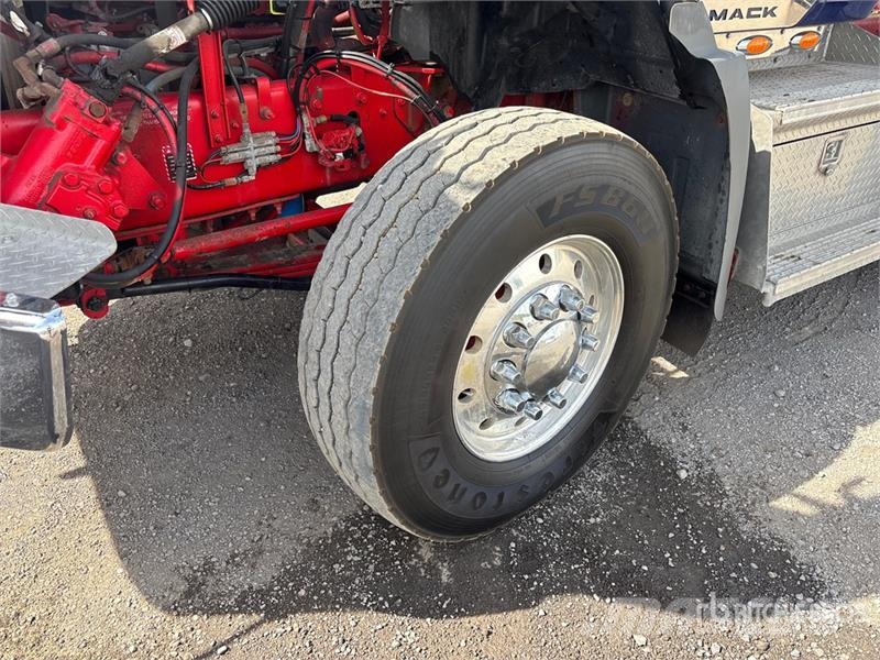 Mack Granite 8x4 Twin-Steer T/A Dump Truck Kipper