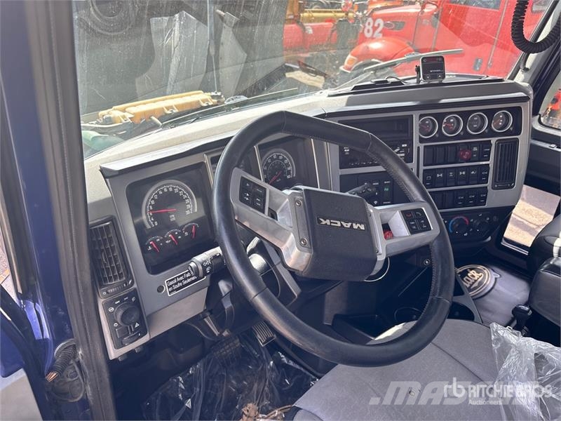 Mack Granite 8x4 Twin-Steer T/A Dump Truck Kipper