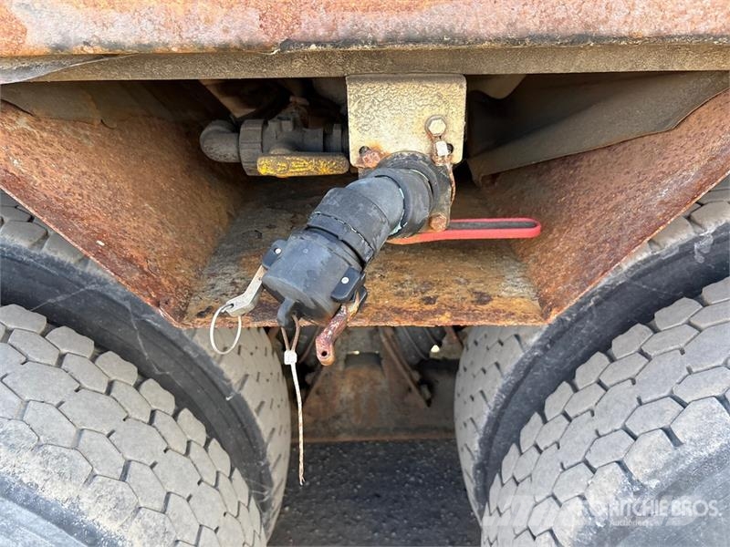 Mack GU700 6x4 Attenuator Truck Közúti karbantartó haszongépek