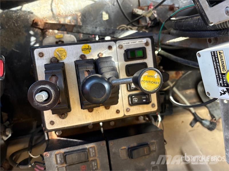 Mack GU700 6x4 Attenuator Truck Közúti karbantartó haszongépek