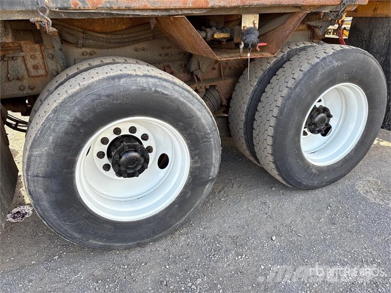 Mack GU700 6x4 Attenuator Truck Közúti karbantartó haszongépek