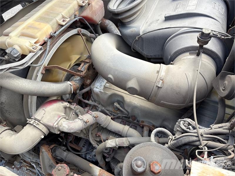 Mack GU700 6x4 Attenuator Truck Közúti karbantartó haszongépek