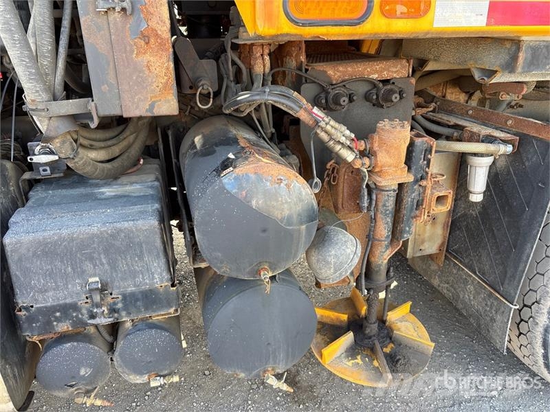 Mack GU700 6x4 Attenuator Truck Közúti karbantartó haszongépek