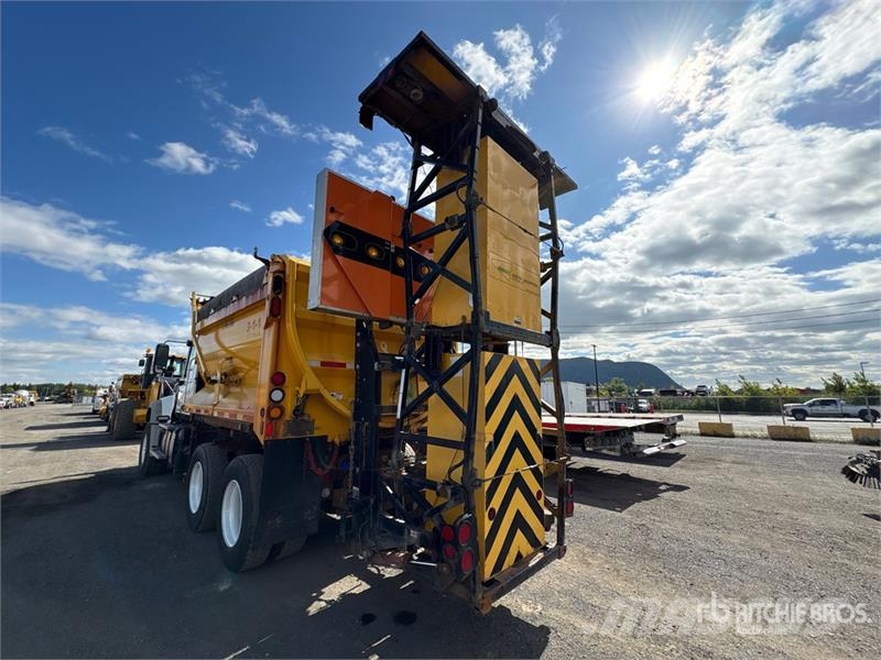 Mack GU700 6x4 Attenuator Truck Közúti karbantartó haszongépek