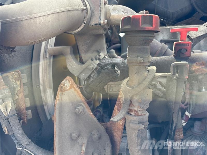 Mack GU700 6x4 Attenuator Truck Közúti karbantartó haszongépek