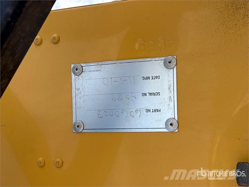 Mack GU700 6x4 Attenuator Truck Közúti karbantartó haszongépek