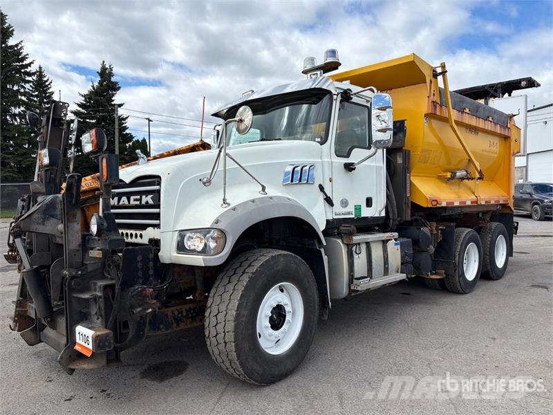 Mack GU700 6x4 Attenuator Truck Közúti karbantartó haszongépek