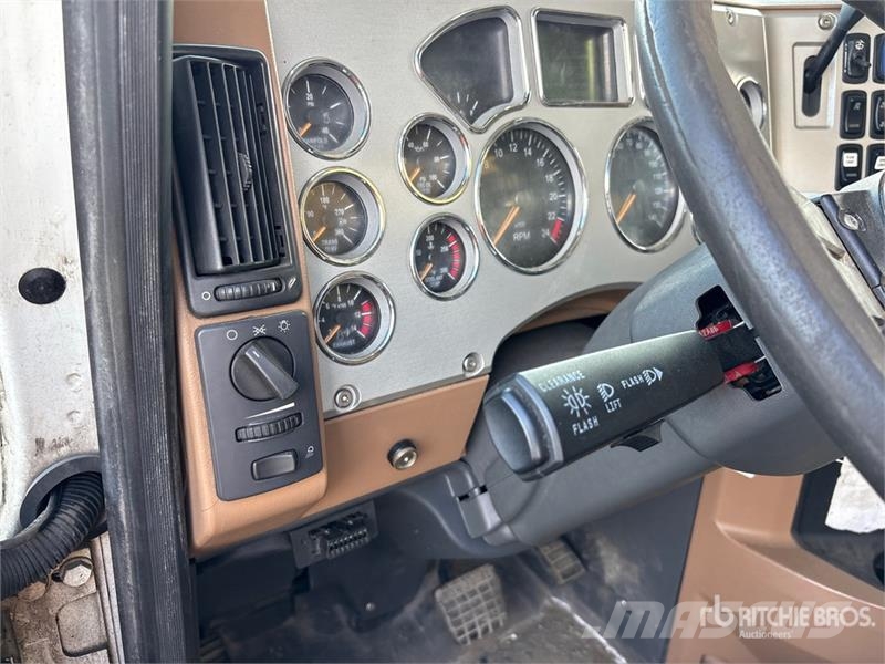 Mack GU700 6x4 Attenuator Truck Közúti karbantartó haszongépek