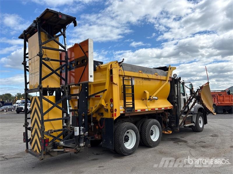 Mack GU700 6x4 Attenuator Truck Közúti karbantartó haszongépek