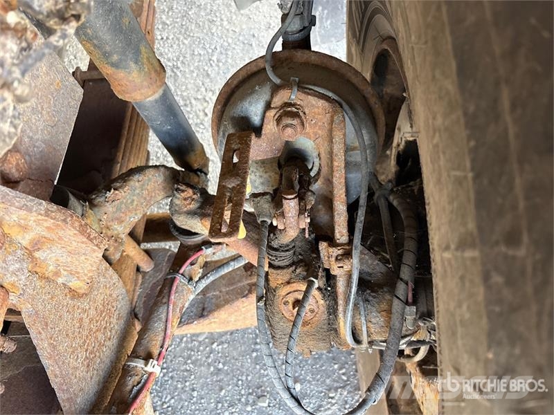 Mack GU700 6x4 Attenuator Truck Közúti karbantartó haszongépek