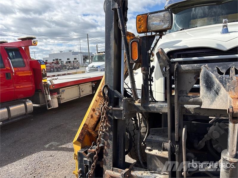 Mack GU700 6x4 Attenuator Truck Közúti karbantartó haszongépek
