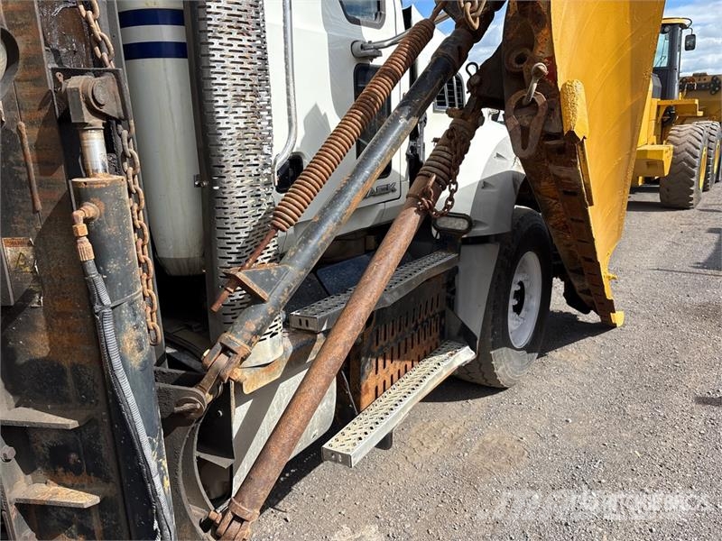 Mack GU700 6x4 Attenuator Truck Közúti karbantartó haszongépek