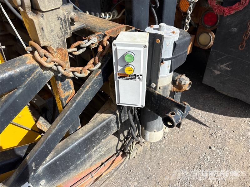 Mack GU700 6x4 Attenuator Truck Közúti karbantartó haszongépek