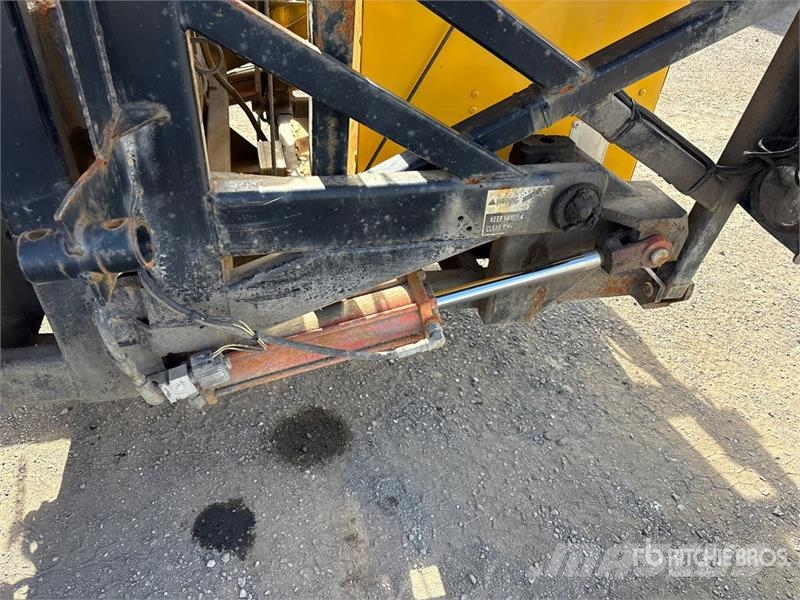 Mack GU700 6x4 Attenuator Truck Közúti karbantartó haszongépek