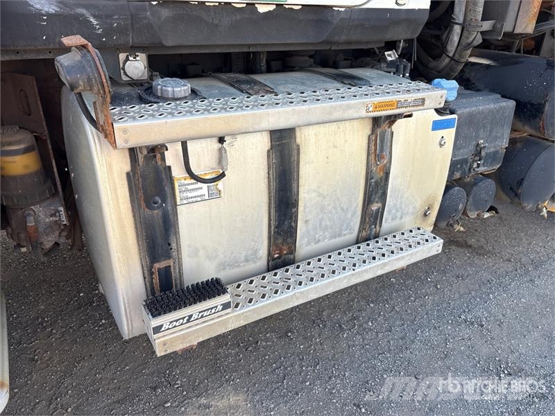 Mack GU700 6x4 Attenuator Truck Közúti karbantartó haszongépek