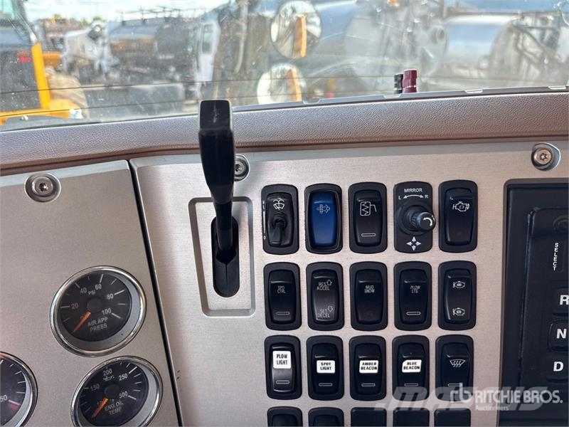 Mack GU700 6x4 Attenuator Truck Közúti karbantartó haszongépek