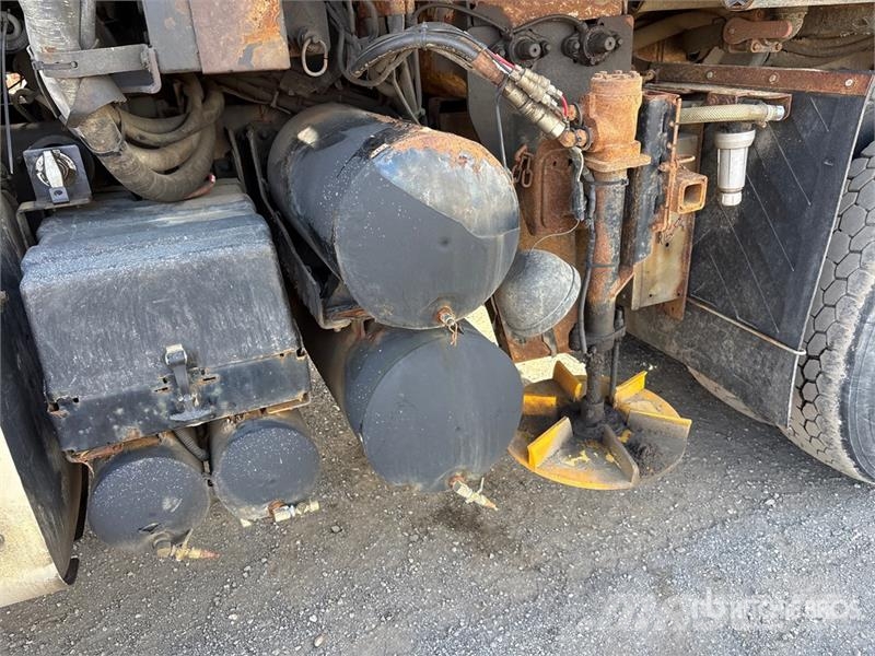 Mack GU700 6x4 Snow Plow Truck 시립/다목적 차량