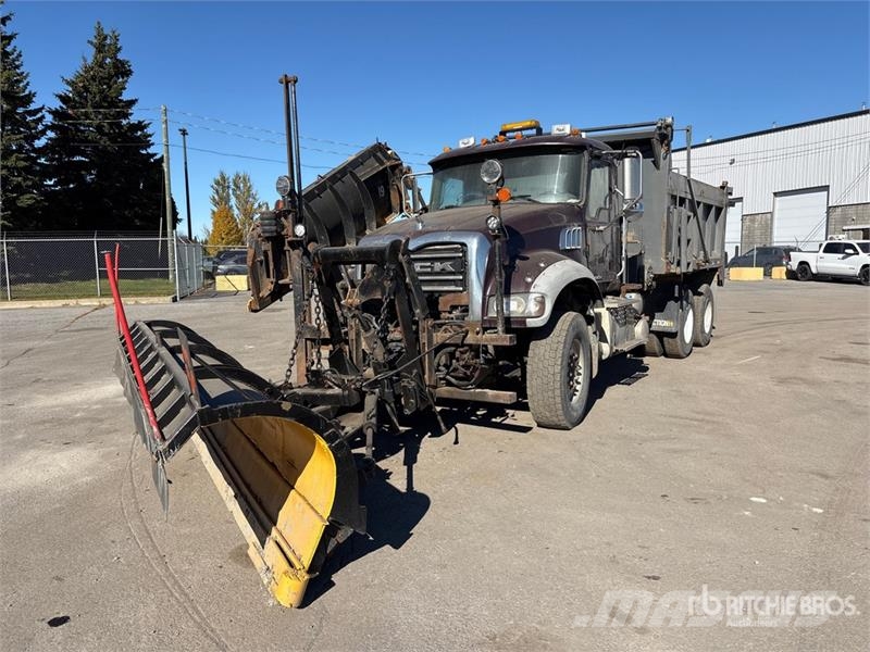 Mack GU713 6x4 Émissions Altérées / Altered Emissions S Комбинированные дорожные машины