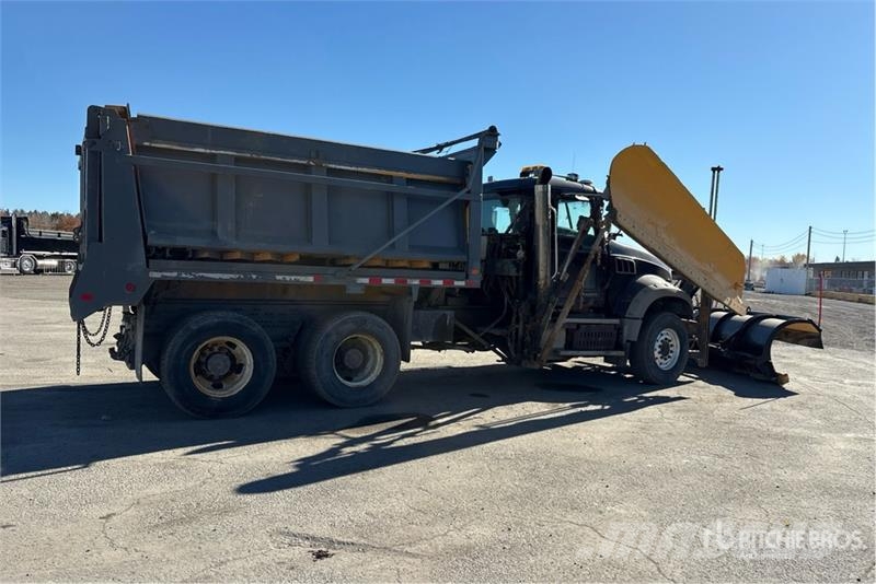 Mack GU713 6x4 Émissions Altérées / Altered Emissions S Комбинированные дорожные машины