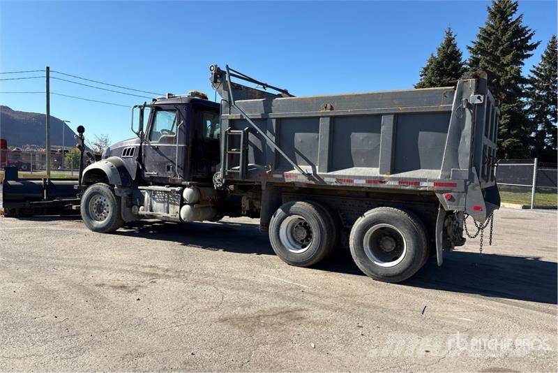 Mack GU713 6x4 Émissions Altérées / Altered Emissions S Комбинированные дорожные машины