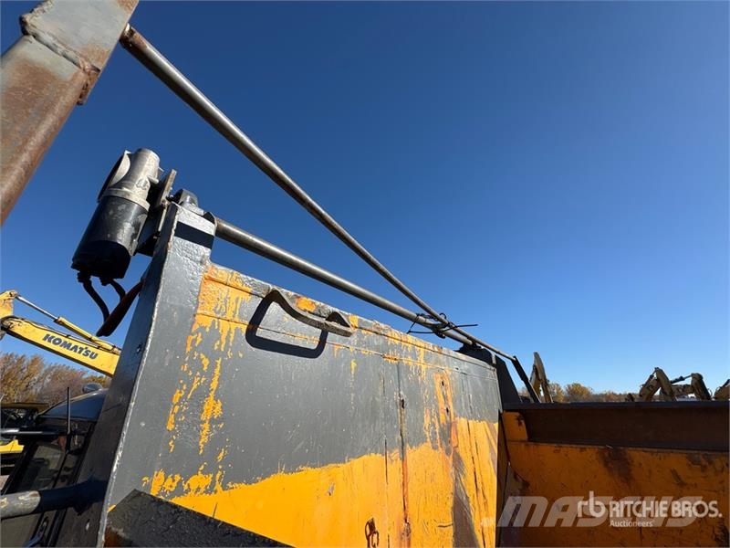 Mack GU713 6x4 Émissions Altérées / Altered Emissions S Комбинированные дорожные машины