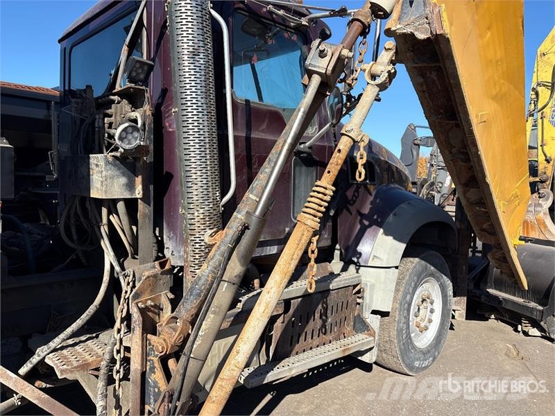 Mack GU713 6x4 Snow Plow Truck Municipal / general purpose vehicles