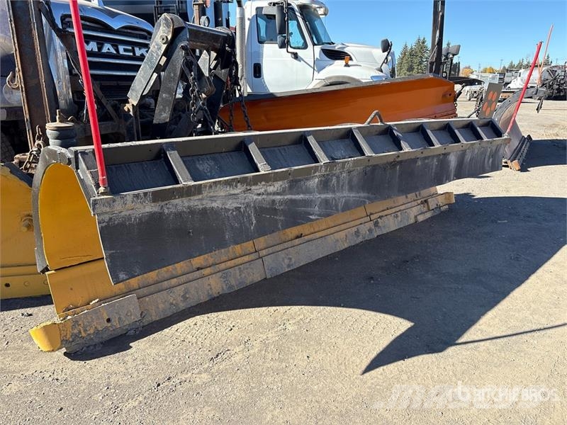 Mack GU713 6x4 Snow Plow Truck Municipal / general purpose vehicles