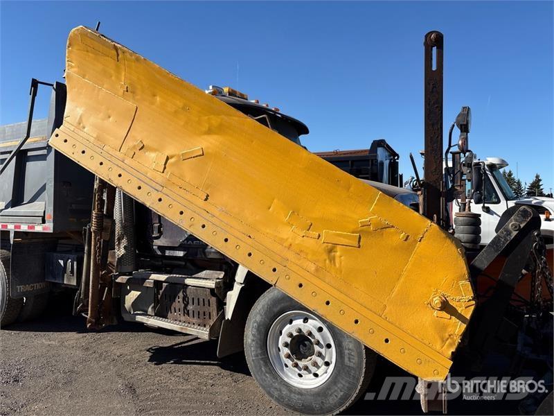 Mack GU713 6x4 Snow Plow Truck Municipal / general purpose vehicles