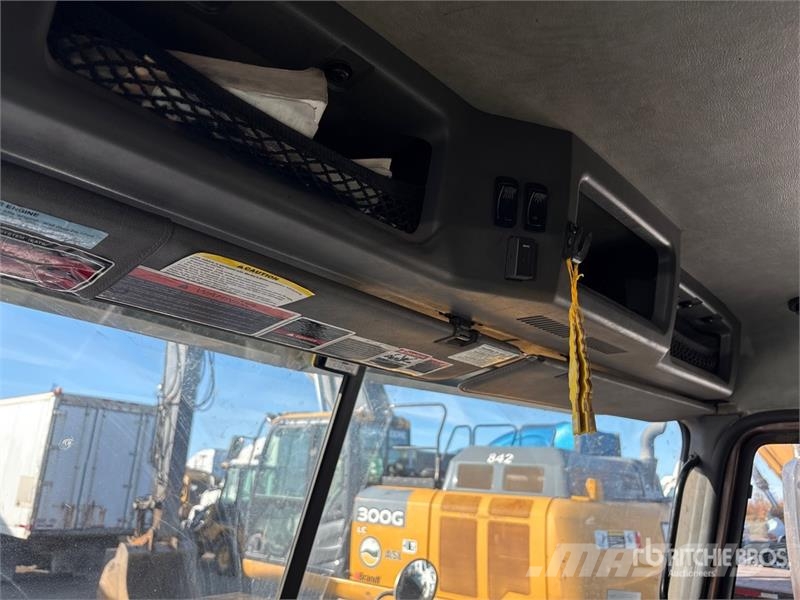 Mack GU813 Tipper trucks