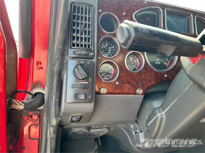 Mack GU813 傾卸式卡車