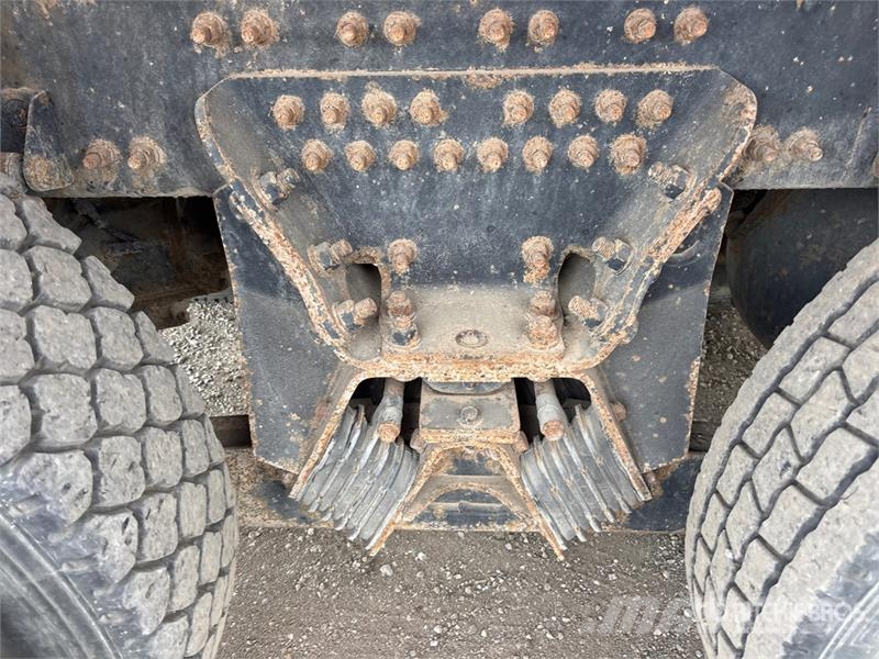 Mack GU813 Pašizgāzējs