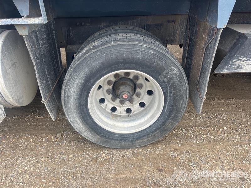 Mack GU813 傾卸式卡車