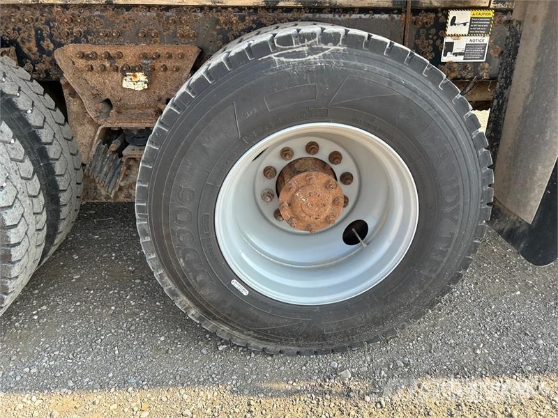 Mack GU813 傾卸式卡車