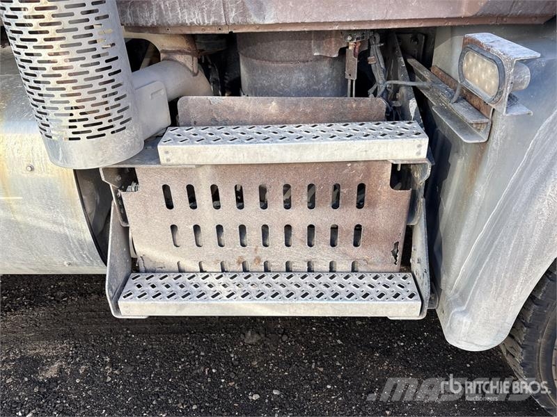 Mack GU813 Tipper trucks