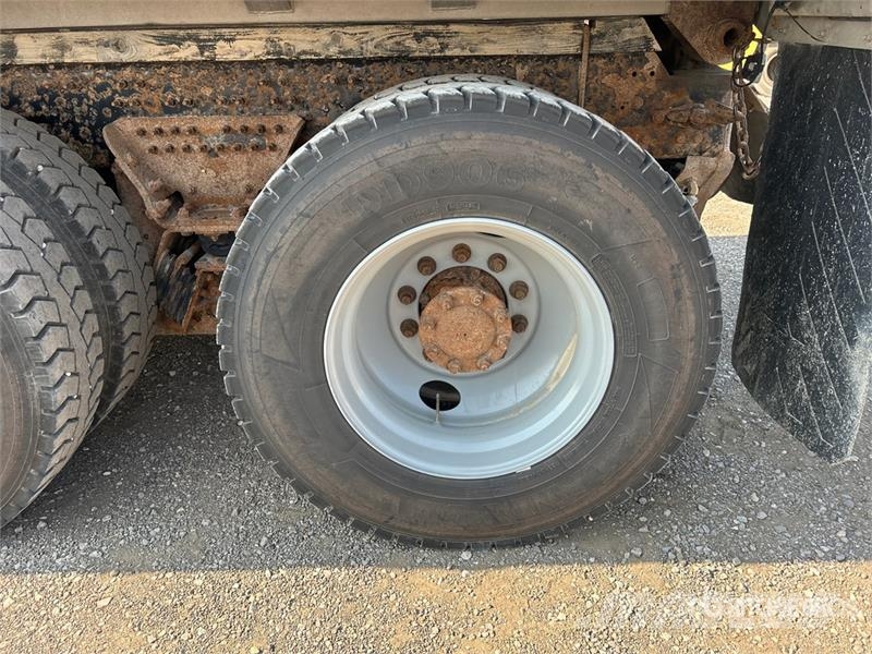 Mack GU813 傾卸式卡車