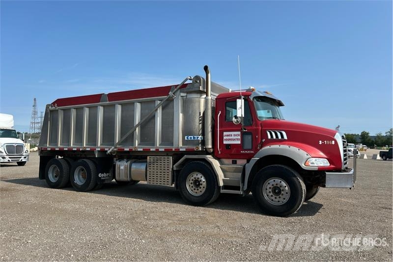 Mack GU813 傾卸式卡車