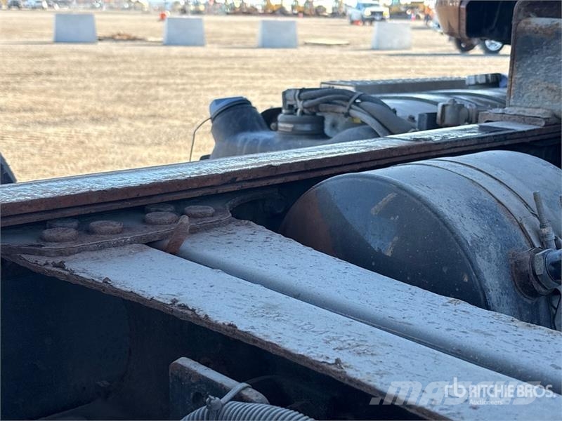 Mack GU813 Tipper trucks