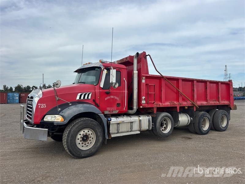 Mack GU813 Pašizgāzējs