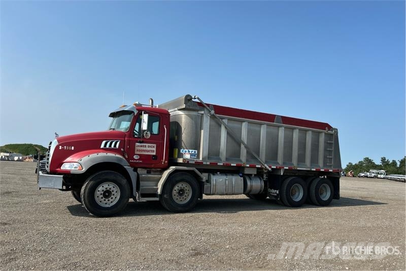 Mack GU813 傾卸式卡車